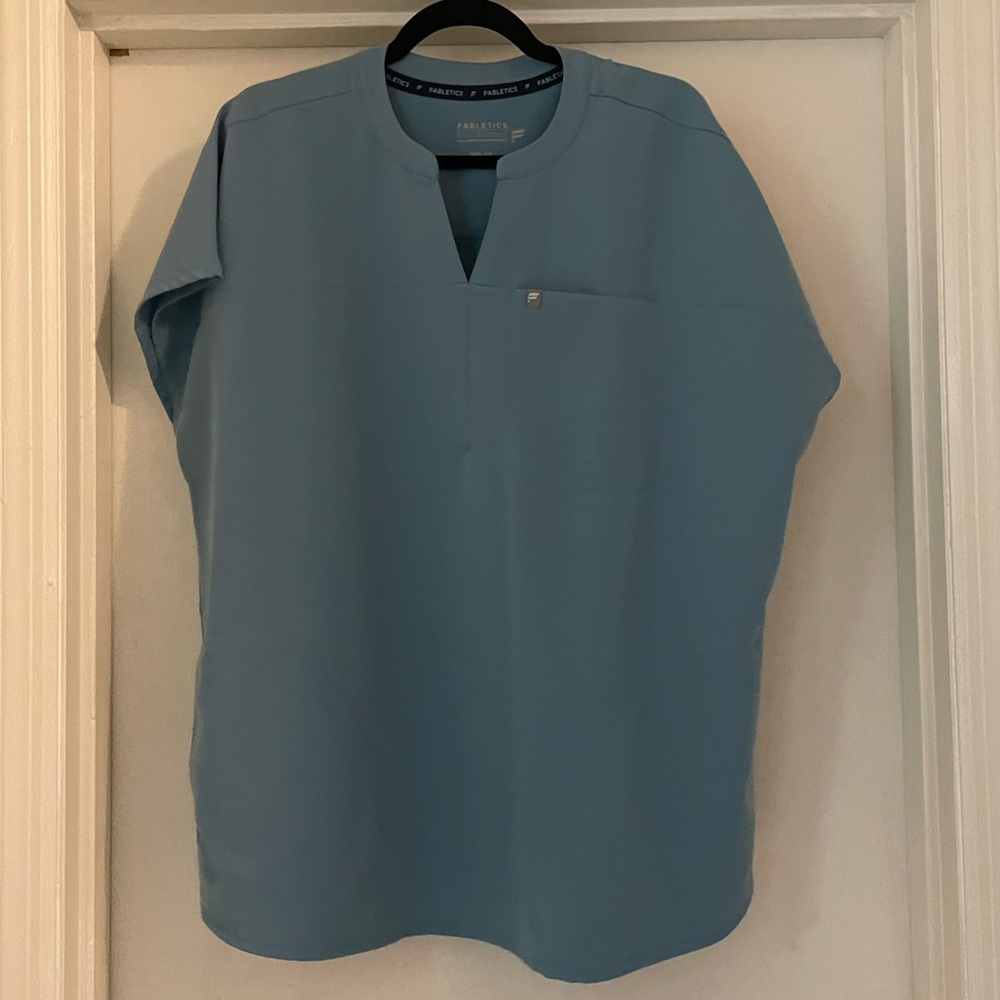 Fabletics Evolve Scrub Top
